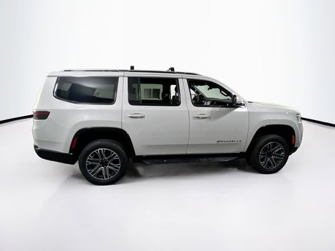 Used 2022 Jeep Wagoneer Series III AWD/4WD image 4