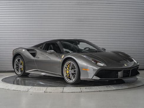 Used 2019 Ferrari 488 Spider RWD image 9