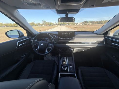 Used 2024 Mitsubishi Outlander SE image 19