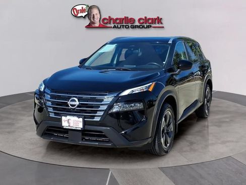 Used 2024 Nissan Rogue SV w/ SV Premium Package FWD image 1