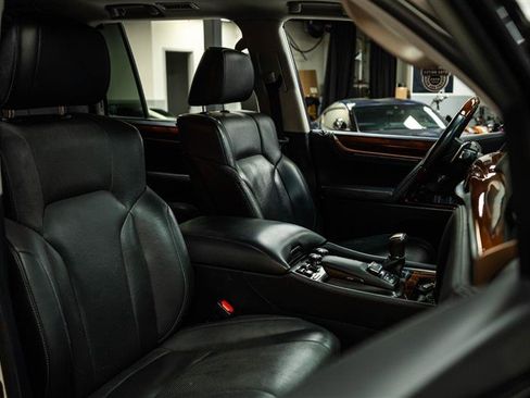 Used 2016 Lexus LX 570 4WD image 18