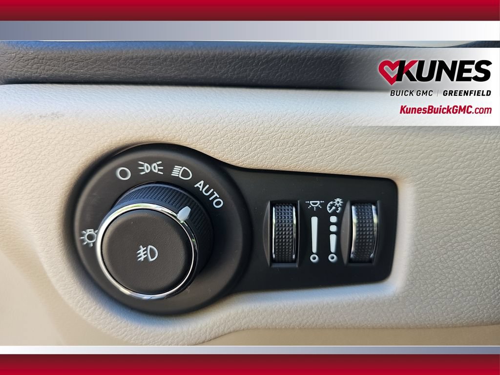 Used 2024 Chrysler Pacifica Touring-L FWD image 23