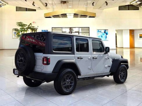 Used 2025 Jeep Wrangler Unlimited Sport AWD/4WD image 5
