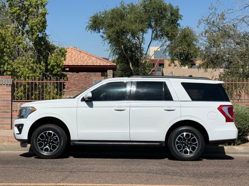 Used 2018 Ford Expedition XLT w/ Equipment Group 201A AWD/4WD image 3