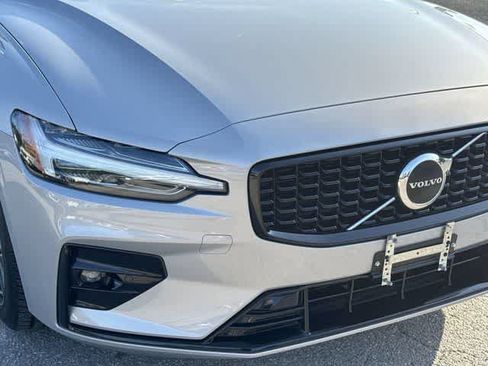 Used 2024 Volvo S60 B5 Core FWD image 10