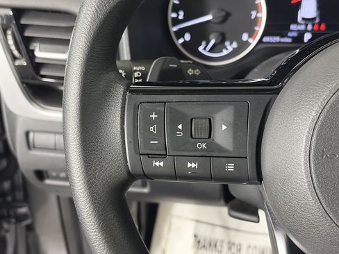 Used 2022 Nissan Rogue SV image 26