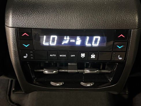 Used 2023 Jeep Grand Cherokee Overland w/ Luxury Tech Group IV AWD/4WD image 36
