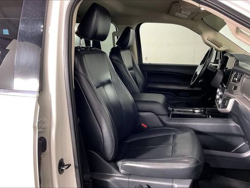 Used 2022 Ford Expedition XLT RWD image 9