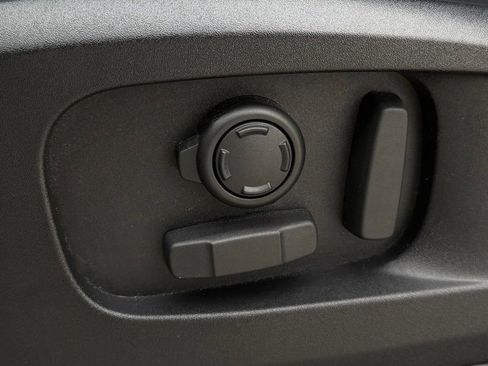 Used 2023 Land Rover Defender 110 75th Limited Edition image 5