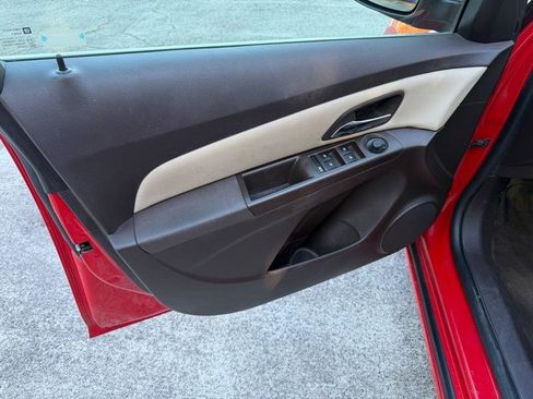 Used 2014 Chevrolet Cruze LT image 17