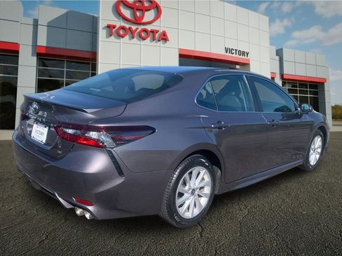 Used 2024 Toyota Camry SE FWD image 3