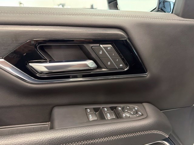 Used 2025 GMC Yukon Denali w/ Sun & Power Step Package AWD/4WD image 36