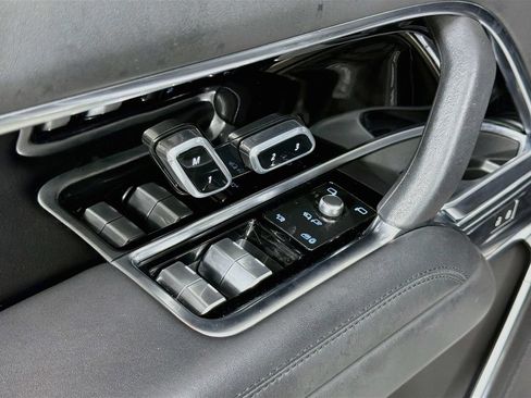 Certified 2023 Land Rover Range Rover SE AWD/4WD image 18
