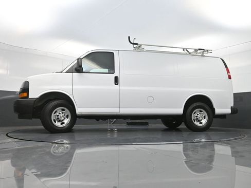 Used 2022 Chevrolet Express 2500 w/ Driver Convenience Package RWD image 22