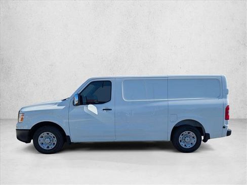 Used 2021 Nissan NV 2500 SV image 9