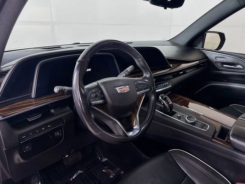 Used 2021 Cadillac Escalade Premium Luxury image 4