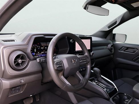 Used 2024 Chevrolet Colorado Trail Boss w/ Technology Package image 18