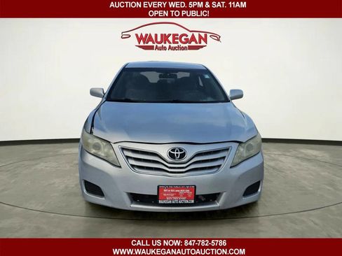 Used 2011 Toyota Camry LE image 2