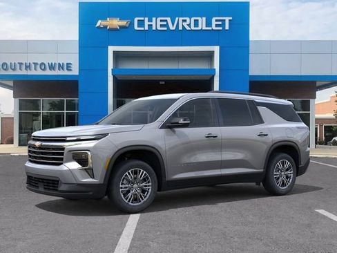 New 2026 Chevrolet Traverse LT FWD image 2