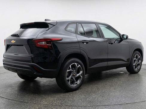 Used 2025 Chevrolet Trax LT FWD image 9