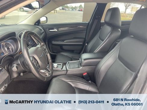 Used 2022 Chrysler 300 Touring L w/ Comfort Group RWD image 4