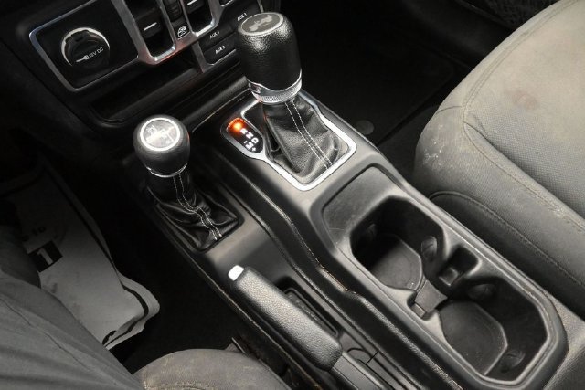 Used 2022 Jeep Wrangler Unlimited Sahara w/ Cold Weather Group AWD/4WD image 42