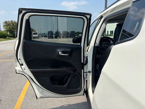Used 2021 Jeep Compass Limited FWD image 12