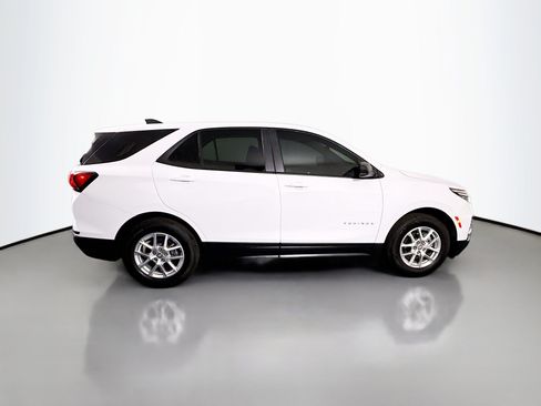 Used 2024 Chevrolet Equinox LS w/ LS Convenience Package FWD image 11