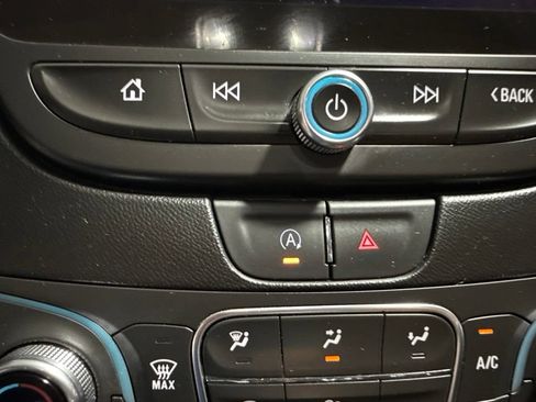 Used 2024 Chevrolet Malibu LT FWD image 35