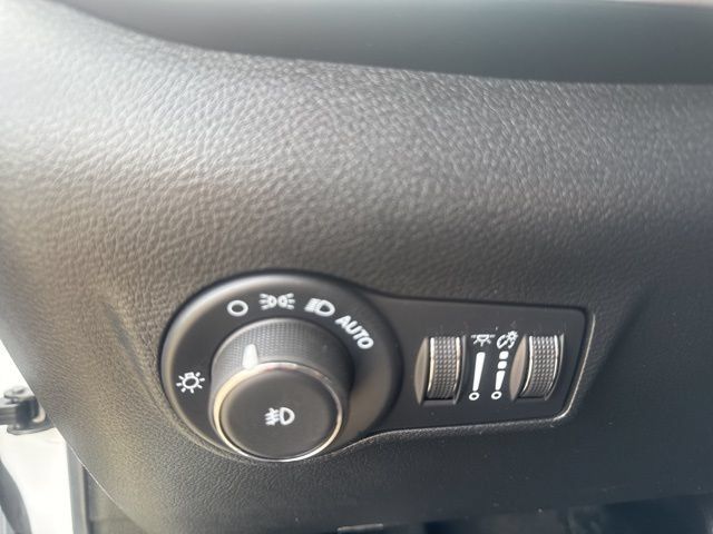 Used 2025 Jeep Compass Limited AWD/4WD image 21