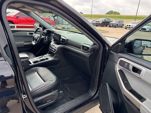 Used 2023 Ford Explorer XLT w/ Equipment Group 202A image 14