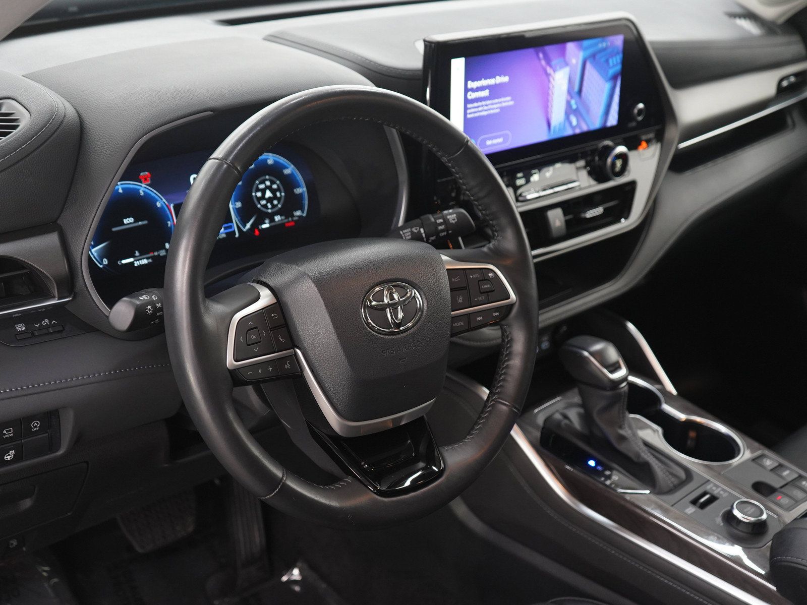 Used 2024 Toyota Highlander Limited AWD/4WD image 24