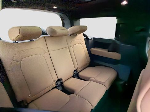 New 2026 Land Rover Defender 130 X-Dynamic SE image 20