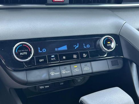 Used 2022 Hyundai Elantra SEL w/ Cargo Package image 29