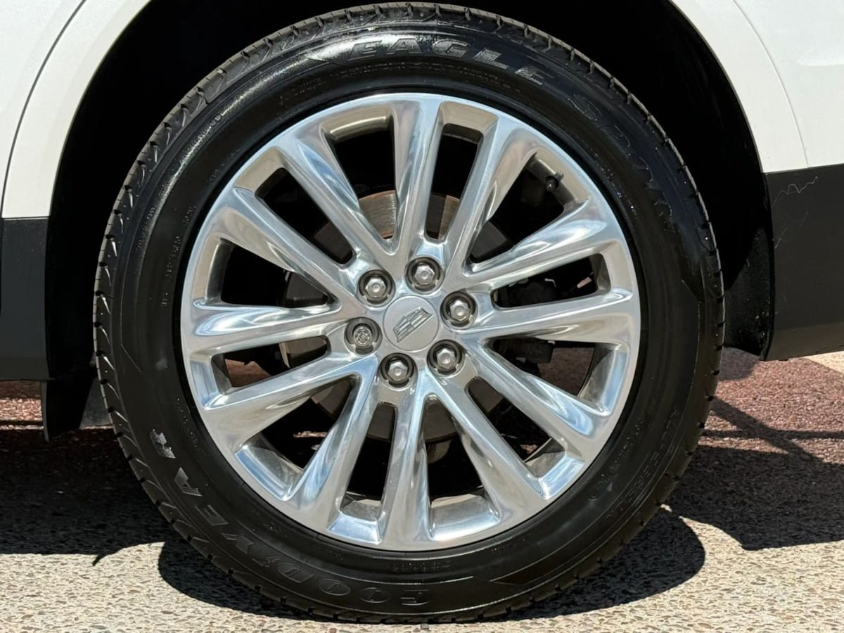 Used 2017 Cadillac XT5 Platinum w/ Driver Assist Package AWD/4WD image 27