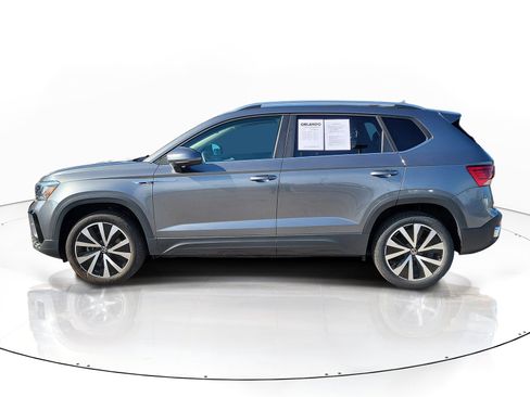 Used 2023 Volkswagen Taos SE FWD image 4