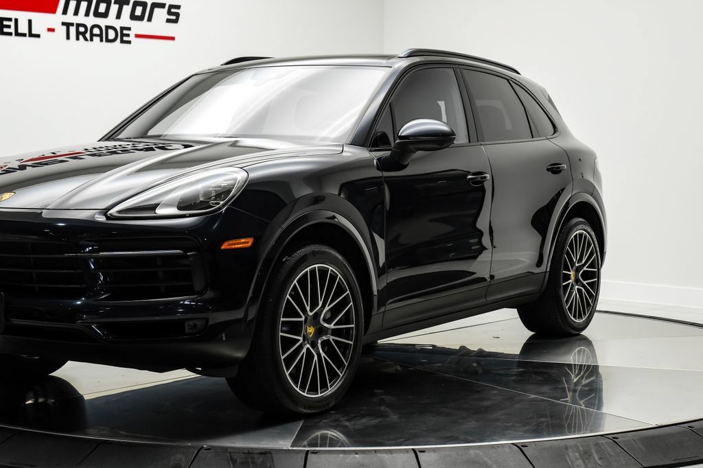 Used 2023 Porsche Cayenne w/ Premium Package AWD/4WD image 3