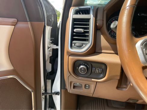 Used 2019 RAM 1500 Laramie AWD/4WD image 14