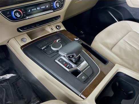 Used 2020 Audi Q5 2.0T Premium image 18