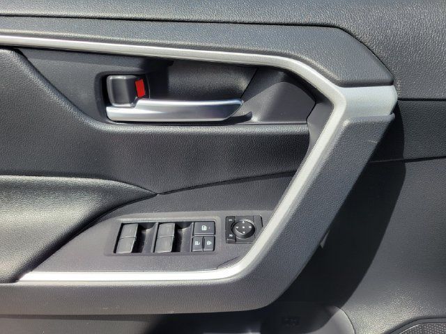 Certified 2025 Toyota RAV4 XLE AWD/4WD image 17