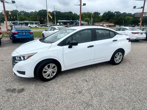Used 2023 Nissan Versa S FWD image 11