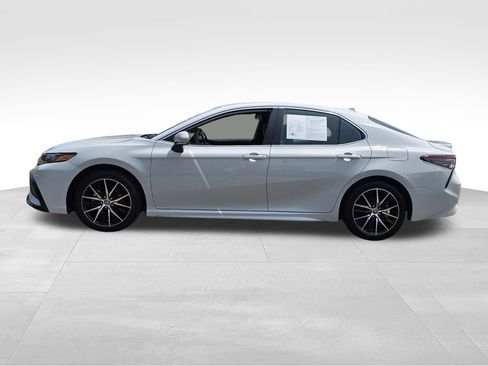 Used 2024 Toyota Camry SE FWD image 9