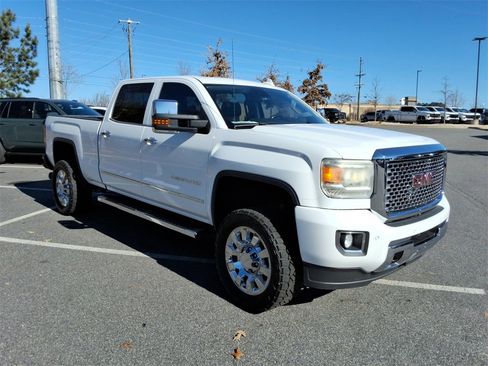 Used 2015 GMC Sierra 3500 Denali w/ Duramax Plus Package image 3