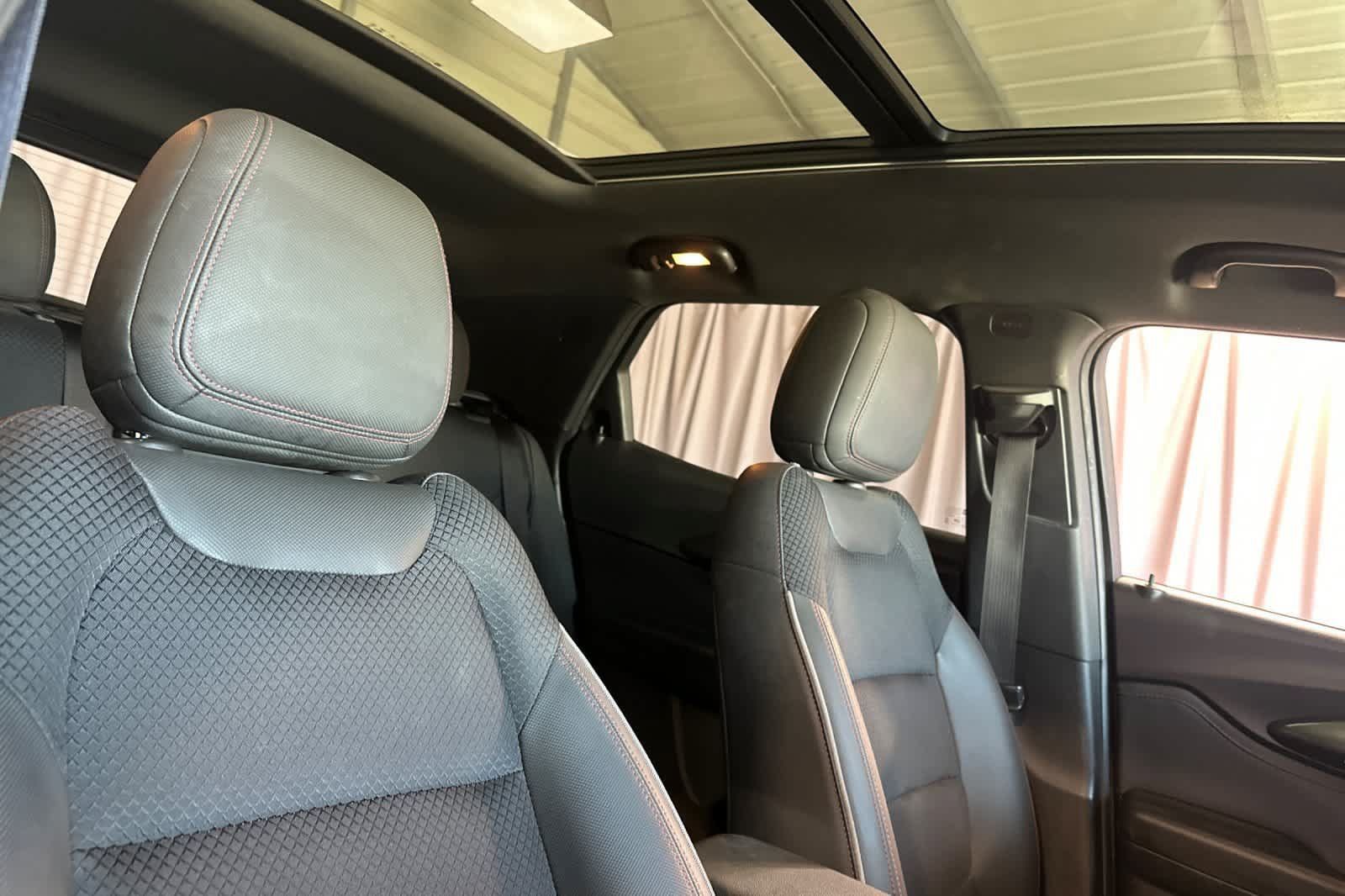 Used 2022 Chevrolet TrailBlazer RS w/ Sun and Liftgate Package FWD image 19
