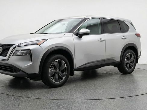 Used 2025 Nissan Rogue SV AWD/4WD image 3