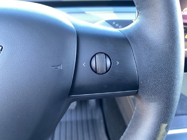 Used 2025 Tesla Model Y Long Range RWD image 32