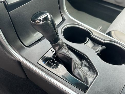 Used 2017 Toyota Camry SE image 16