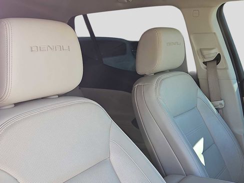 Used 2020 GMC Acadia Denali w/ Technology Package image 17