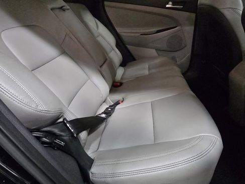 Used 2019 Hyundai Tucson SE image 16