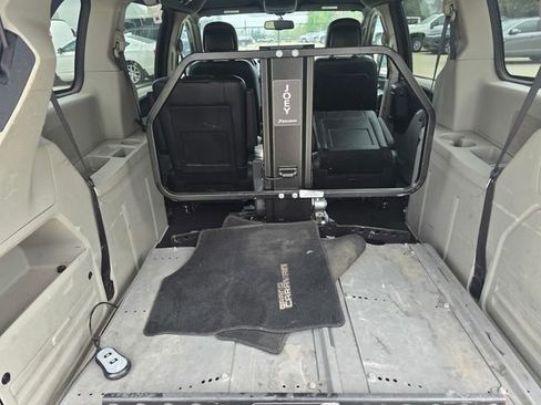 Used 2017 Dodge Grand Caravan SXT FWD image 15
